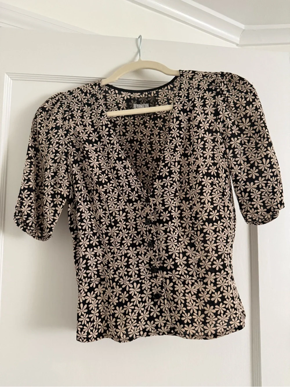 Reformation Ada Button Down Top Size 4 Black and White Floral - Picture 2 of 7